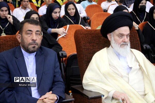 همایش  منتخبین دومین دوره طرح دانش‌آموز تراز انقلاب اسلامی  در بوشهر