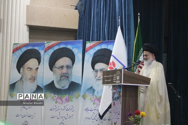 همایش  منتخبین دومین دوره طرح دانش‌آموز تراز انقلاب اسلامی  در بوشهر