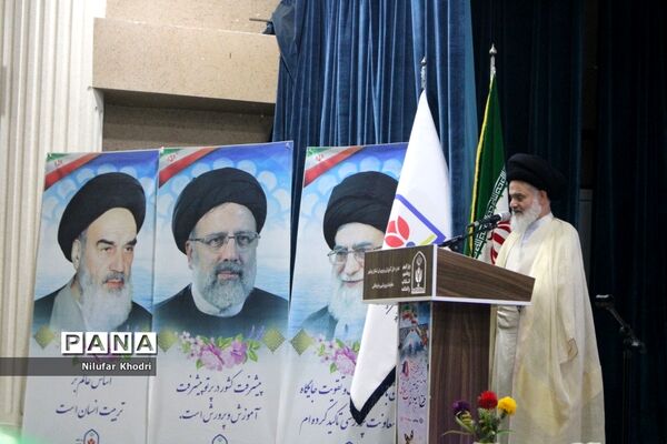 همایش  منتخبین دومین دوره طرح دانش‌آموز تراز انقلاب اسلامی  در بوشهر