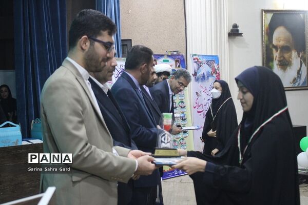 تجلیل از دانش‌آموزان منتخبین دومین دوره طرح دانش‌آموز تراز انقلاب اسلامی در بوشهر