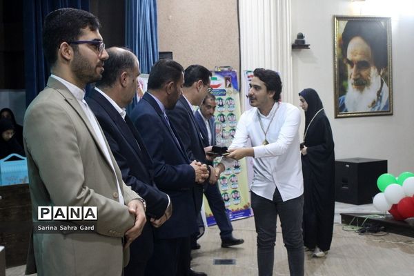 تجلیل از دانش‌آموزان منتخبین دومین دوره طرح دانش‌آموز تراز انقلاب اسلامی در بوشهر