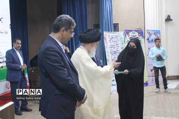 تجلیل از دانش‌آموزان منتخبین دومین دوره طرح دانش‌آموز تراز انقلاب اسلامی در بوشهر