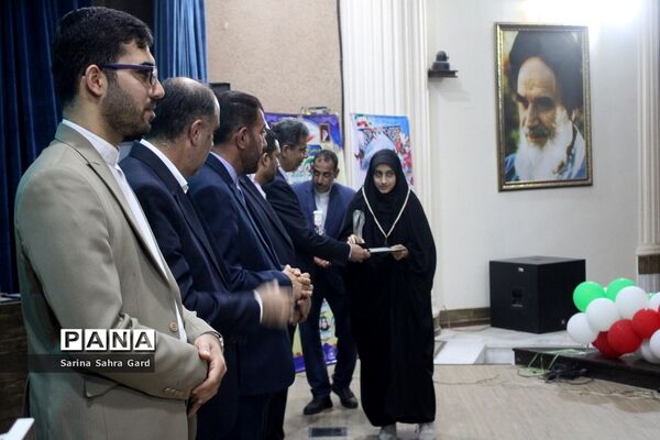 تجلیل از دانش‌آموزان منتخبین دومین دوره طرح دانش‌آموز تراز انقلاب اسلامی در بوشهر