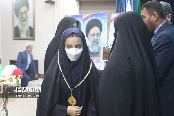 تجلیل از دانش‌آموزان منتخبین دومین دوره طرح دانش‌آموز تراز انقلاب اسلامی در بوشهر