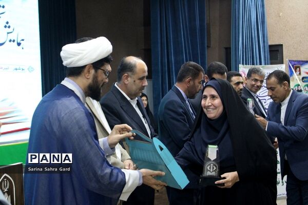 تجلیل از روسا، معاونان و کارشناسان امور تربیتی استان بوشهر در همایش منتخبین طرح دانش‌آموز تراز انقلاب اسلامی