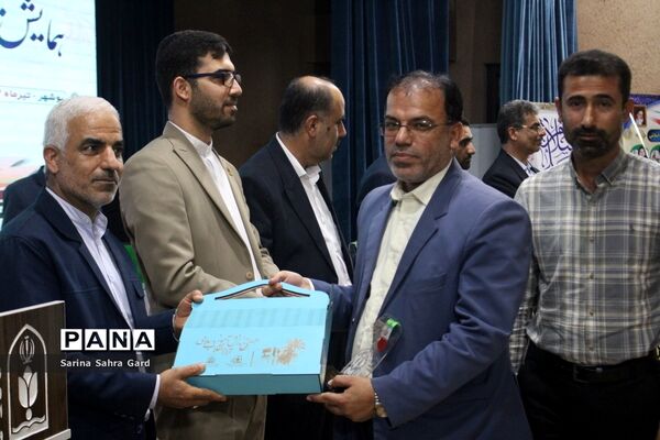 تجلیل از روسا، معاونان و کارشناسان امور تربیتی استان بوشهر در همایش منتخبین طرح دانش‌آموز تراز انقلاب اسلامی
