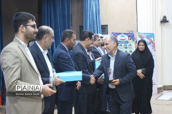 تجلیل از روسا، معاونان و کارشناسان امور تربیتی استان بوشهر در همایش منتخبین طرح دانش‌آموز تراز انقلاب اسلامی