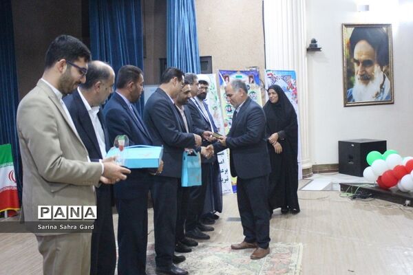 تجلیل از روسا، معاونان و کارشناسان امور تربیتی استان بوشهر در همایش منتخبین طرح دانش‌آموز تراز انقلاب اسلامی