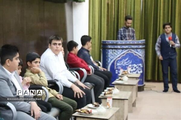 دیدار امام جمعه قرچک با مداحان نوجوان به‌مناسبت دهه امامت و ولایت
