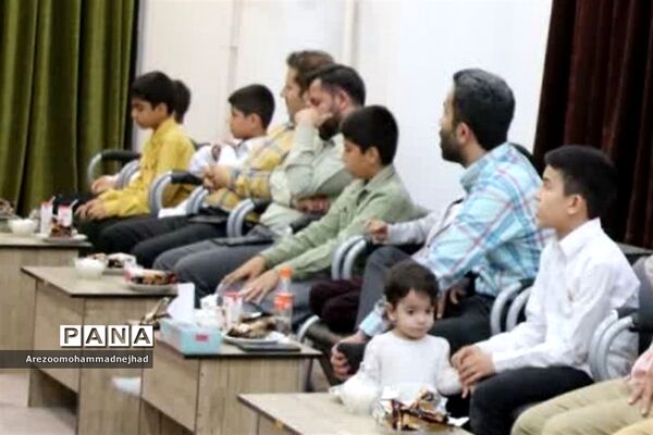دیدار امام جمعه قرچک با مداحان نوجوان به‌مناسبت دهه امامت و ولایت