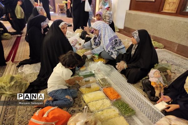 پویش میزبانی از زائران حرم مطهر حضرت احمد بن موسی توسط دانش‌آموزان