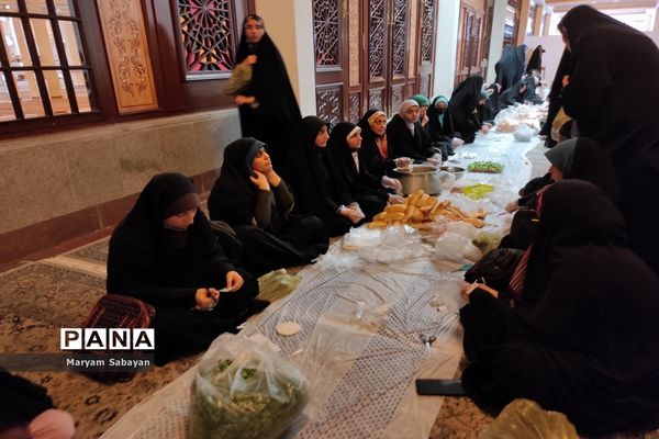 پویش میزبانی از زائران حرم مطهر حضرت احمد بن موسی توسط دانش‌آموزان