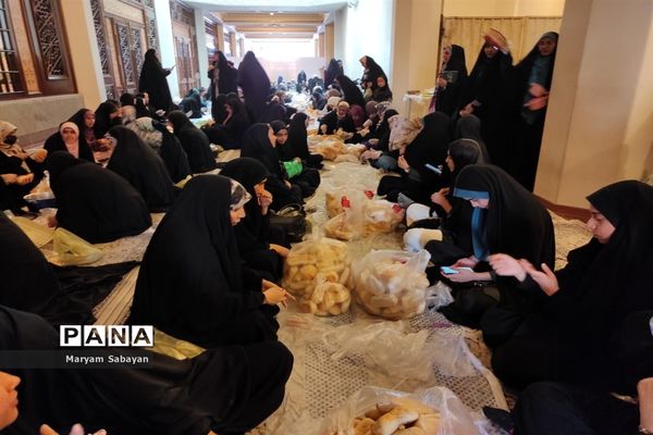 پویش میزبانی از زائران حرم مطهر حضرت احمد بن موسی توسط دانش‌آموزان