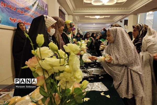 پویش میزبانی از زائران حرم مطهر حضرت احمد بن موسی توسط دانش‌آموزان