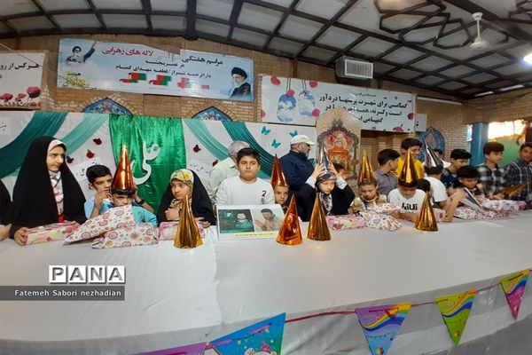 جشن تولد فرزندان شهدای شیراز با حضور پرشور مردم در گلزار شهدا