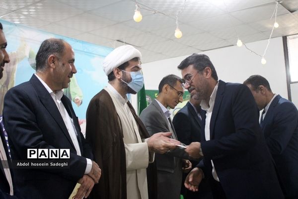 تقدیر از سادات کارمند اداره‌کل آموزش و پرورش استان بوشهر