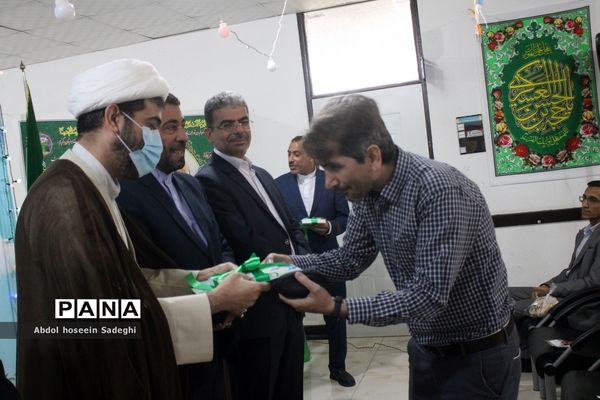 تقدیر از سادات کارمند اداره‌کل آموزش و پرورش استان بوشهر