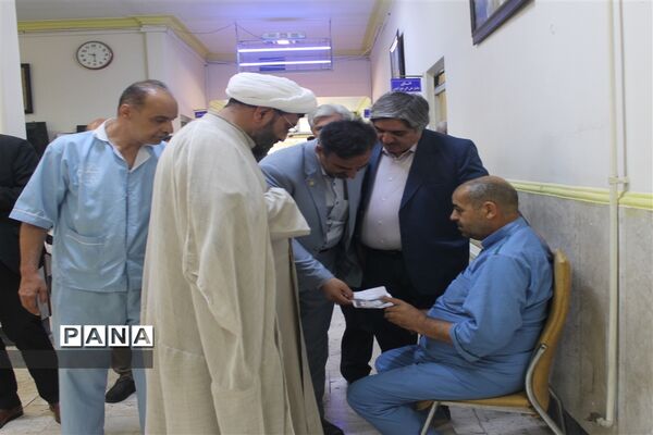 بازدید از بیمارستان روانپزشکی امام خمینی (ره) و اهدای شاخه گل به سیدین جانباز
