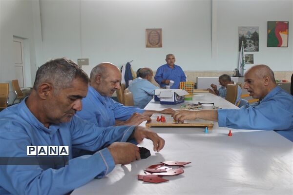 بازدید از بیمارستان روانپزشکی امام خمینی (ره) و اهدای شاخه گل به سیدین جانباز