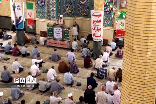 تقدیر از فرهنگیان و دانش‌آموزان فعال در مسابقات قرآنی در نمازجمعه ملارد