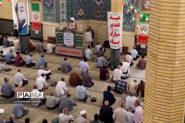 تقدیر از فرهنگیان و دانش‌آموزان فعال در مسابقات قرآنی در نمازجمعه ملارد