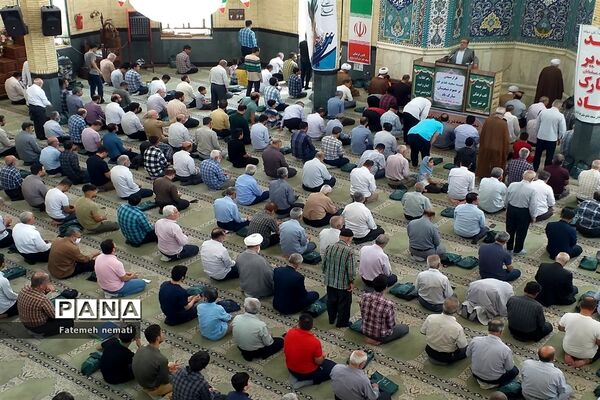 تقدیر از فرهنگیان و دانش‌آموزان فعال در مسابقات قرآنی در نمازجمعه ملارد