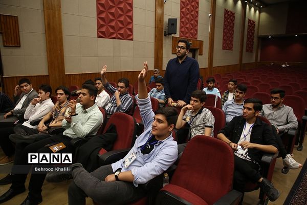 جلسه توجیهی یازدهمین دوره مجلس دانش‌آموزی در اردوگاه شهید‌باهنر