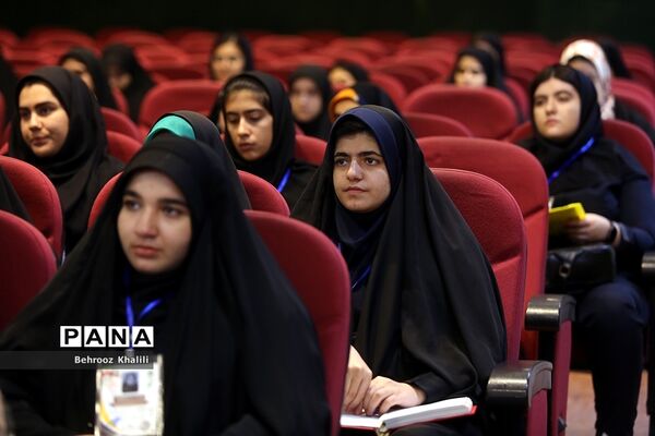 جلسه توجیهی یازدهمین دوره مجلس دانش‌آموزی در اردوگاه شهید‌باهنر