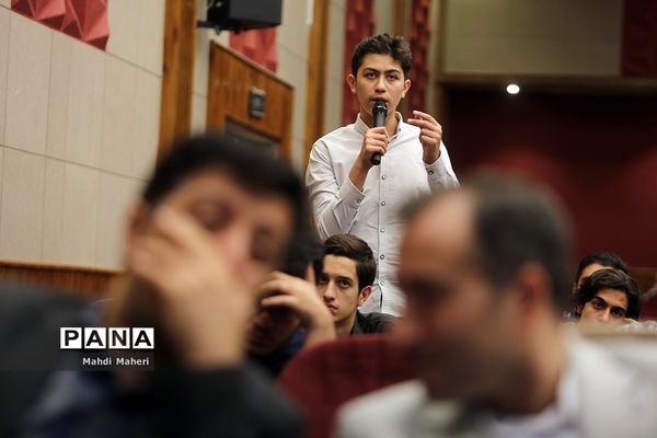 جلسه توجیهی یازدهمین دوره مجلس دانش‌آموزی در اردوگاه شهید‌باهنر