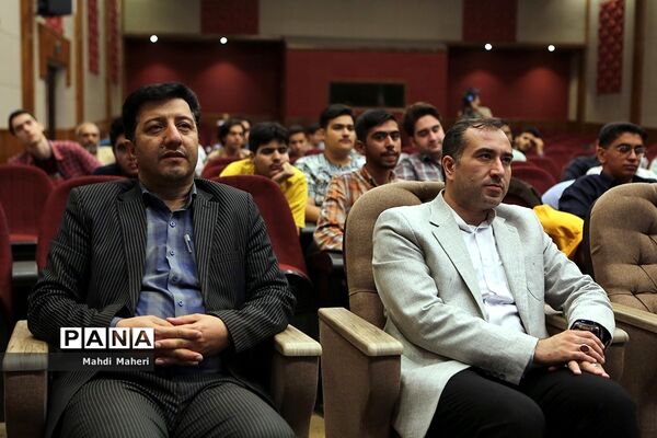 جلسه توجیهی یازدهمین دوره مجلس دانش‌آموزی در اردوگاه شهید‌باهنر