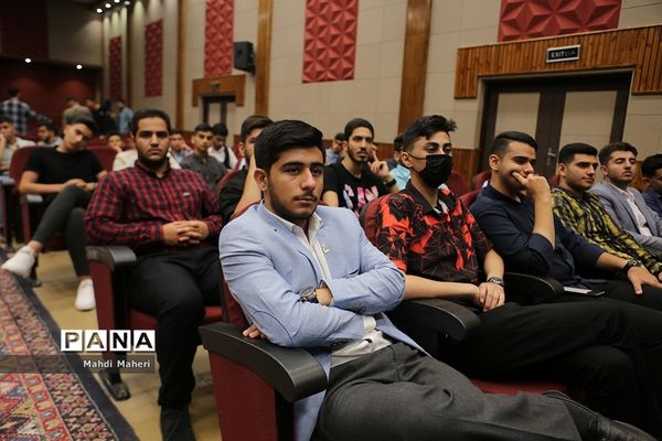 جلسه توجیهی یازدهمین دوره مجلس دانش‌آموزی در اردوگاه شهید‌باهنر