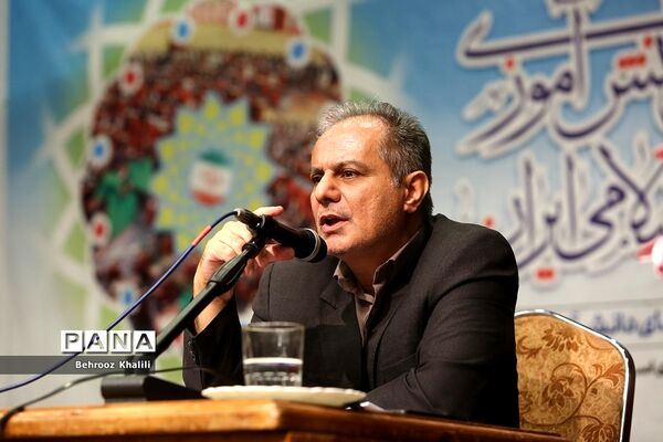 جلسه توجیهی یازدهمین دوره مجلس دانش‌آموزی در اردوگاه شهید‌باهنر