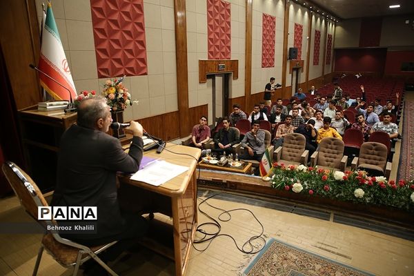 جلسه توجیهی یازدهمین دوره مجلس دانش‌آموزی در اردوگاه شهید‌باهنر