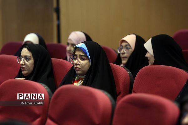 جلسه توجیهی یازدهمین دوره مجلس دانش‌آموزی در اردوگاه شهید‌باهنر