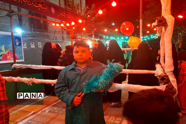 حضور زائران و مجاوران در مراسم خیابانی عید غدیر
