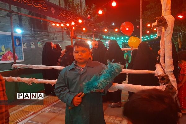حضور زائران و مجاوران در مراسم خیابانی عید غدیر
