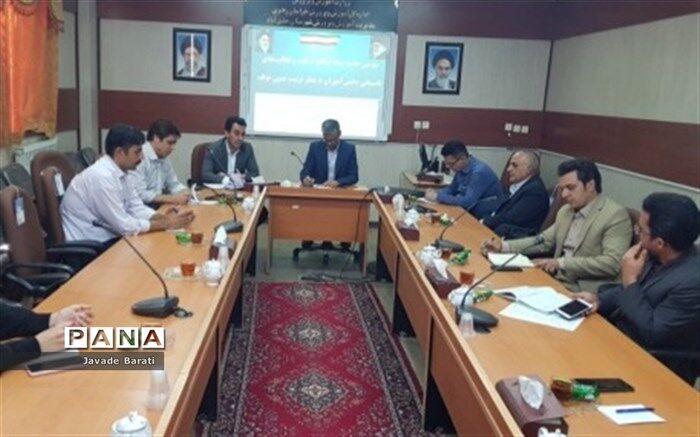 پرورش بر آموزش مقدم است