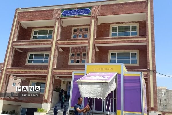 استقرار کلینیک سیار دندان‌پزشکی نوآوران سلامت در مدرسه مهرآفرین رودهن