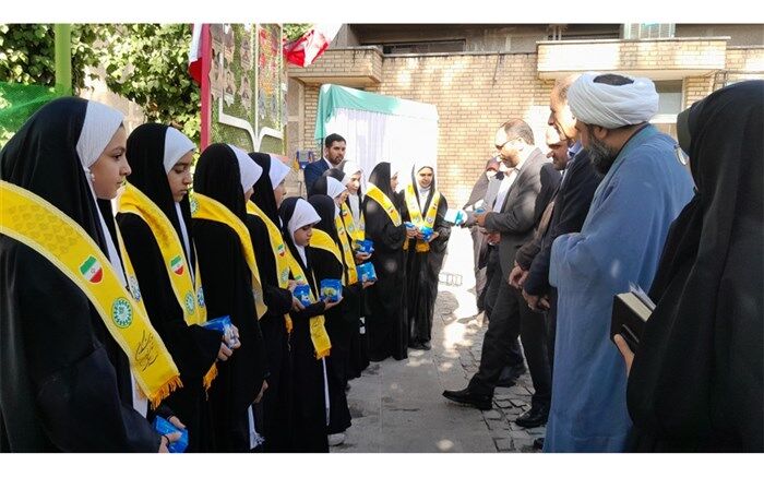 رونمایی از منشور عفاف و حجاب در اداره کل آموزش و پرورش استان اصفهان