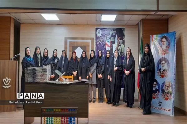 مراسم تجلیل دانش‌آموزان برتر آزمون استانی چرتکه آموزشگاه پویا ابتکار برتردر اسلامشهر