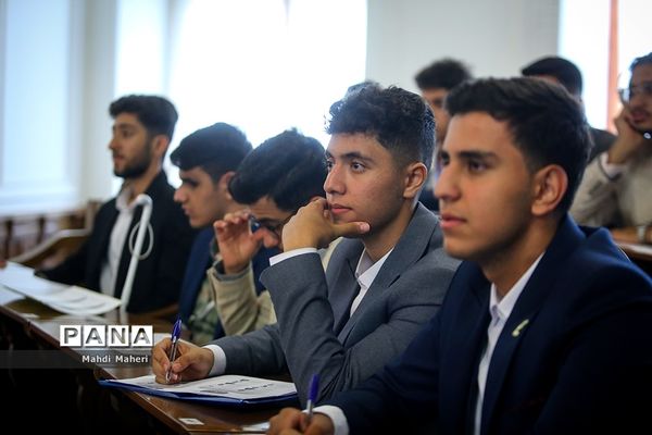 افتتاحیه یازدهمین دوره مجلس دانش‌آموزی/۳