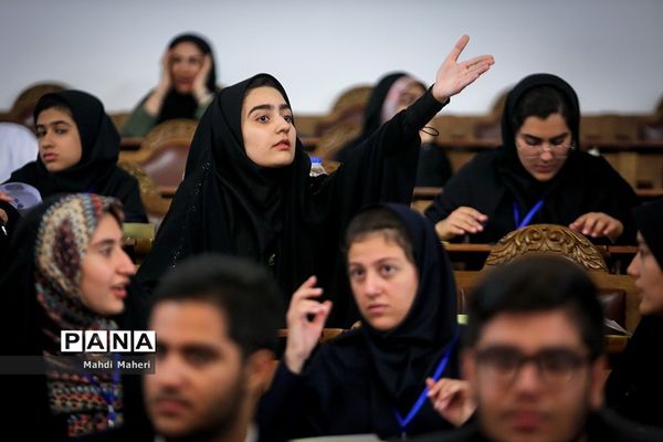 افتتاحیه یازدهمین دوره مجلس دانش‌آموزی/۳