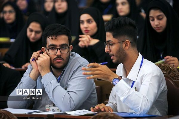 افتتاحیه یازدهمین دوره مجلس دانش‌آموزی/۳