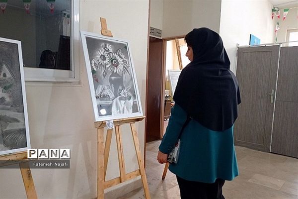 نمایشگاه آثار طراحی هنرجویان موسسه فرهنگی آموزشی باران در بهارستان