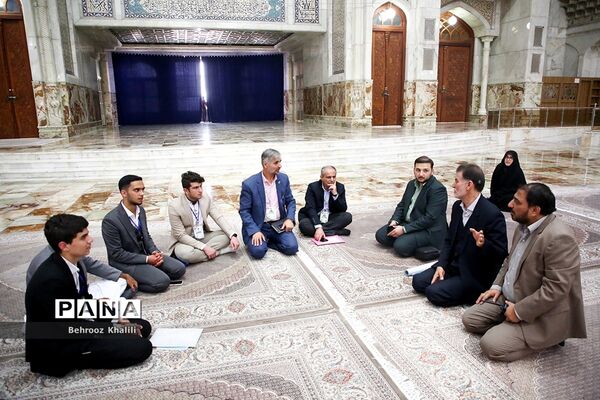 تجدید میثاق نمایندگان مجلس دانش‌آموزی با آرمان‌های امام(ره)