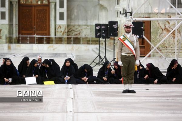 تجدید میثاق نمایندگان مجلس دانش‌آموزی با آرمان‌های امام(ره)