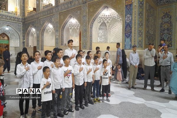 حضور زائران و شهروندان مشهدی در روز ولادت امام موسی کاظم (ع) در حرم مطهر رضوی