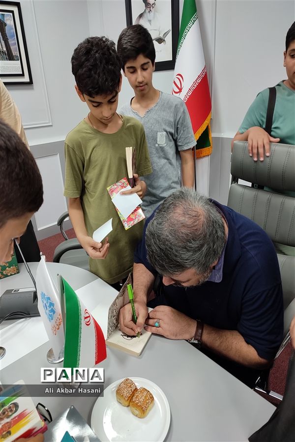 نشست نقد و بررسی کتاب «کودکستان آقا مرسل» در قم