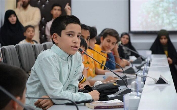 نشست نقد و بررسی جلد دوم کتاب «گردان قاطرچی‌ها» با حضور نوجوانان در قم