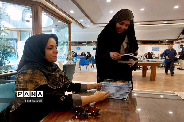 جشن کتابانه در کافه گالری برج آزادی